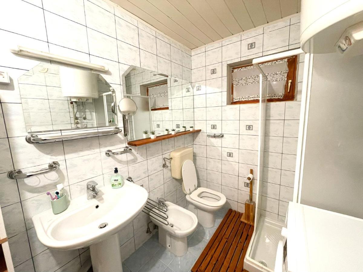 Cabin In Nature Nova Vas  エクステリア 写真